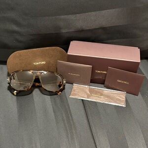 Tom Ford Tortoiseshell Frame Sunglasses